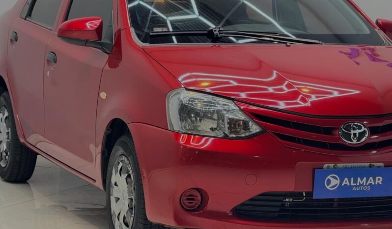 
								TOYOTA ETIOS X 1.5 M/T CON 88.000KM lleno									