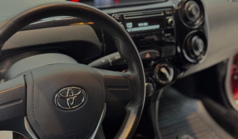
								TOYOTA ETIOS X 1.5 M/T CON 88.000KM lleno									