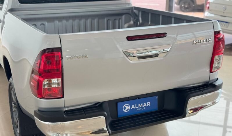 
								TOYOTA HILUX DC 2.4 TDI SR 4X2 AT6 2026 – 0KM lleno									
