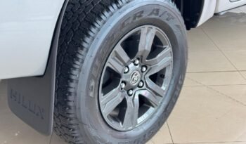 
									TOYOTA HILUX DC 2.4 TDI SR 4X2 AT6 2026 – 0KM lleno								