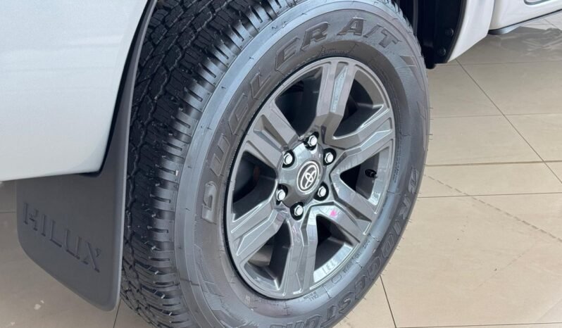 
								TOYOTA HILUX DC 2.4 TDI SR 4X2 AT6 2026 – 0KM lleno									