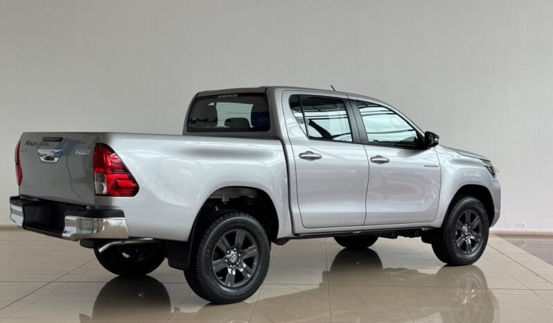 
								TOYOTA HILUX DC 2.4 TDI SR 4X2 AT6 2026 – 0KM lleno									
