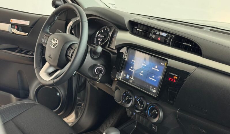 
								TOYOTA HILUX DC 2.4 TDI SR 4X2 AT6 2026 – 0KM lleno									