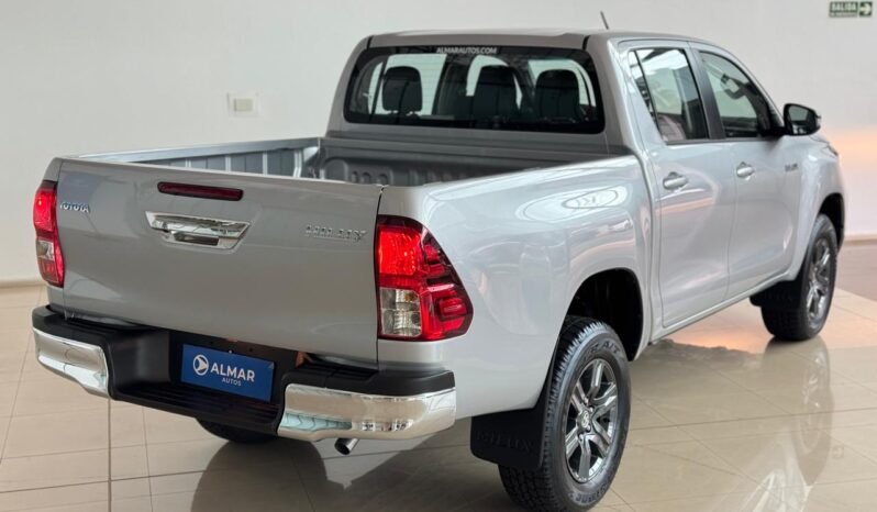 
								TOYOTA HILUX DC 2.4 TDI SR 4X2 AT6 2026 – 0KM lleno									