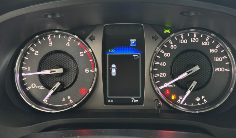 
								TOYOTA HILUX DC 2.4 TDI SR 4X2 AT6 2026 – 0KM lleno									