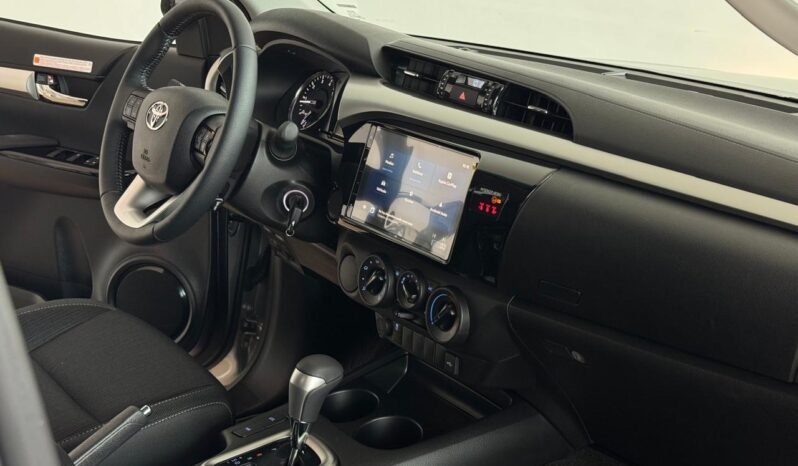 
								TOYOTA HILUX DC 2.4 TDI SR 4X2 AT6 2026 – 0KM lleno									