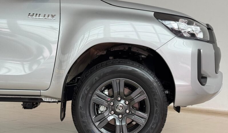 
								TOYOTA HILUX DC 2.4 TDI SR 4X2 AT6 2026 – 0KM lleno									