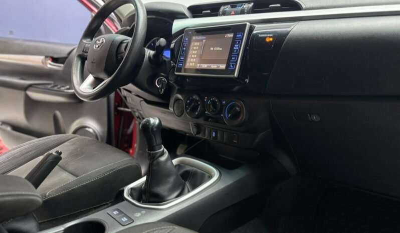 
								TOYOTA HILUX 4X2 D/C SR 2.4 TDI 6 M/T 2018 CON 160.000KM lleno									