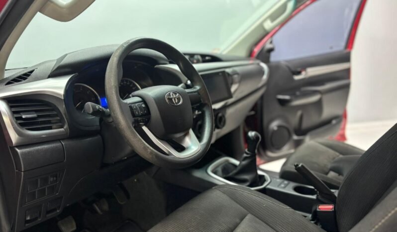 
								TOYOTA HILUX 4X2 D/C SR 2.4 TDI 6 M/T 2018 CON 160.000KM lleno									