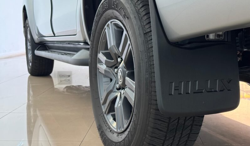 
								TOYOTA HILUX DC 2.4 TDI SR 4X2 MT6 2023 CON 101.000KM lleno									