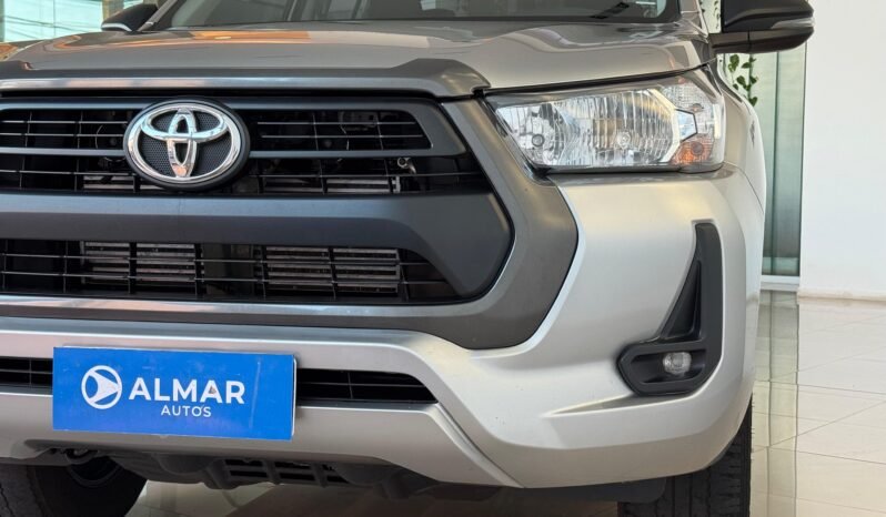
								TOYOTA HILUX DC 2.4 TDI SR 4X2 MT6 2023 CON 101.000KM lleno									