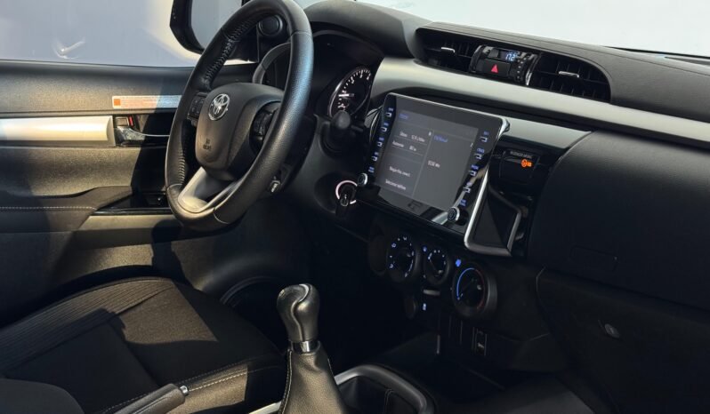 
								TOYOTA HILUX DC 2.4 TDI SR 4X2 MT6 2023 CON 101.000KM lleno									