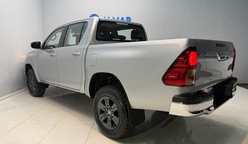 
								TOYOTA HILUX DC 2.4 TDI SR 4X2 AT6 2026 – 0KM lleno									