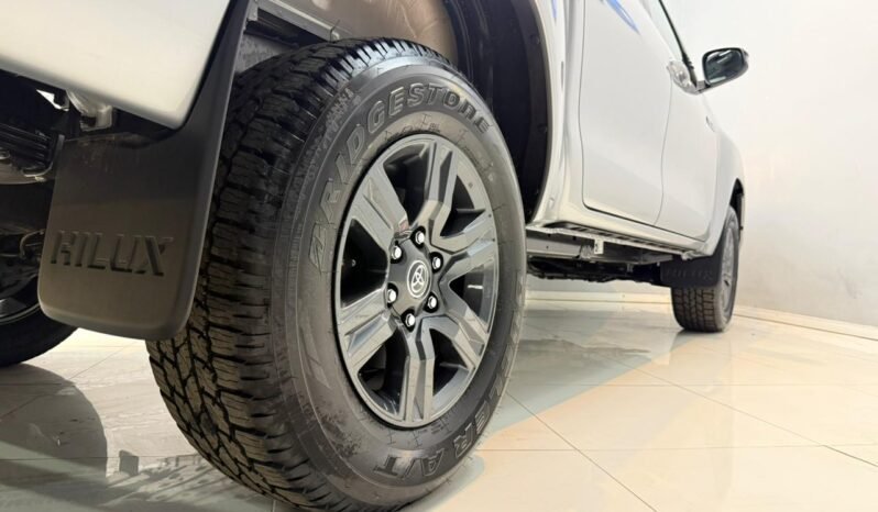 
								TOYOTA HILUX DC 2.4 TDI SR 4X2 AT6 2026 – 0KM lleno									