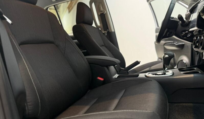 
								TOYOTA HILUX DC 2.4 TDI SR 4X2 AT6 2026 – 0KM lleno									