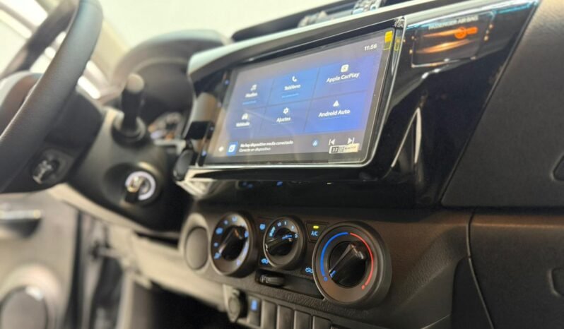 
								TOYOTA HILUX DC 2.4 TDI SR 4X2 AT6 2026 – 0KM lleno									