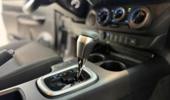 
									TOYOTA HILUX DC 2.4 TDI SR 4X2 AT6 2026 – 0KM lleno								