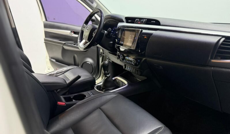 
								TOYOTA HILUX DC 2.8 TDI SRX 4X4 MT6 2016 CON 122.000KM lleno									