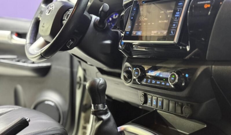 
								TOYOTA HILUX DC 2.8 TDI SRX 4X4 MT6 2016 CON 122.000KM lleno									