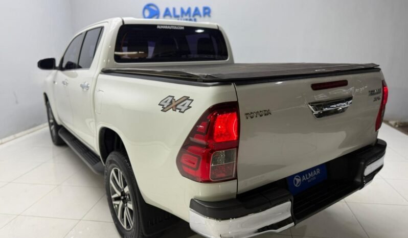
								TOYOTA HILUX DC 2.8 TDI SRX 4X4 MT6 2016 CON 122.000KM lleno									