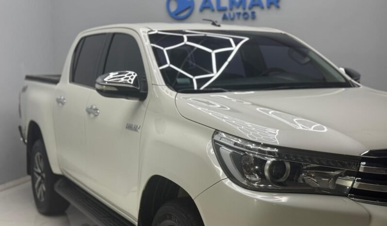 
								TOYOTA HILUX DC 2.8 TDI SRX 4X4 MT6 2016 CON 122.000KM lleno									