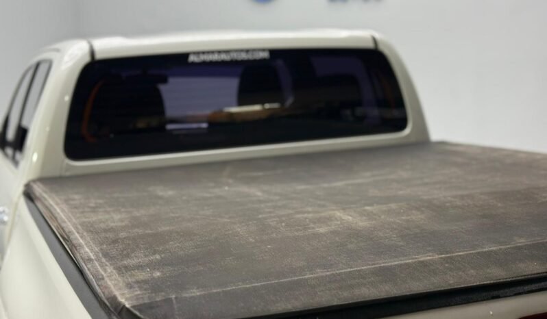 
								TOYOTA HILUX DC 2.8 TDI SRX 4X4 MT6 2016 CON 122.000KM lleno									