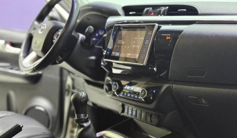 
								TOYOTA HILUX DC 2.8 TDI SRX 4X4 MT6 2016 CON 122.000KM lleno									