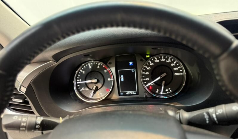 
								TOYOTA HILUX DC 2.8 SRX 4X2 AT6 2023 CON 40.000KM lleno									