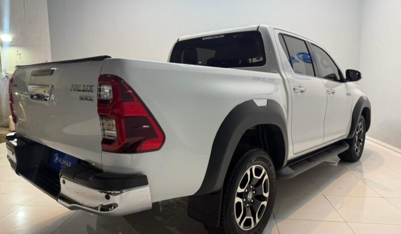
								TOYOTA HILUX DC 2.8 SRX 4X2 AT6 2023 CON 40.000KM lleno									