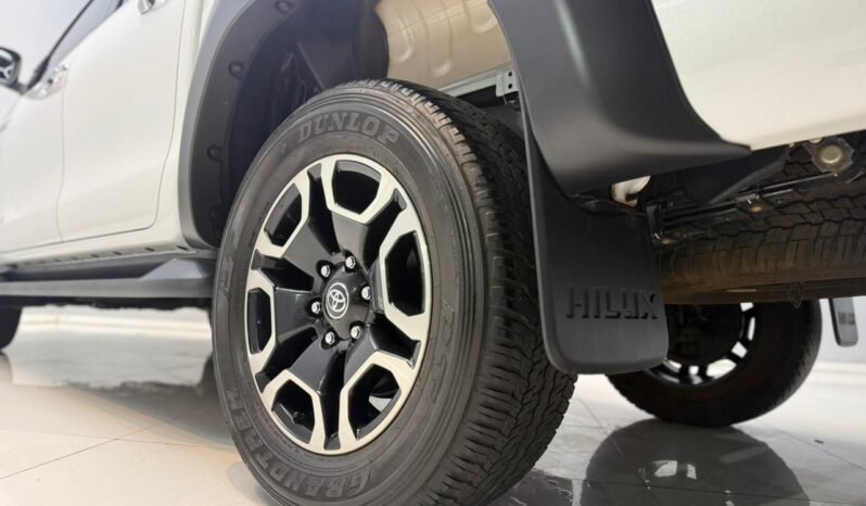 
								TOYOTA HILUX DC 2.8 SRX 4X2 AT6 2023 CON 40.000KM lleno									