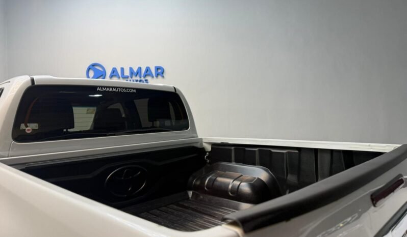 
								TOYOTA HILUX DC 2.8 SRX 4X2 AT6 2023 CON 40.000KM lleno									