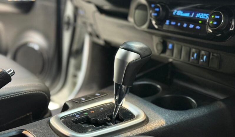 
								TOYOTA HILUX DC 2.8 SRX 4X2 AT6 2023 CON 40.000KM lleno									