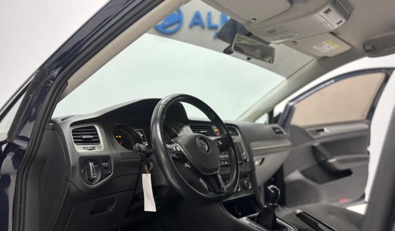 
								VOLKSWAGEN GOLF 1.6 TRENDLINE 2017 CON 134.000KM lleno									