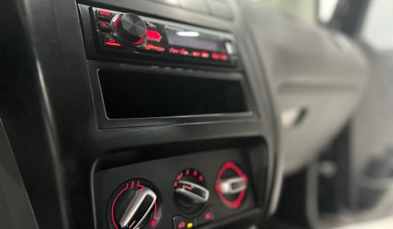 
								VOLKSWAGEN FOX 1.6 3P TRENDLINE 2011 CON 133.000KM lleno									