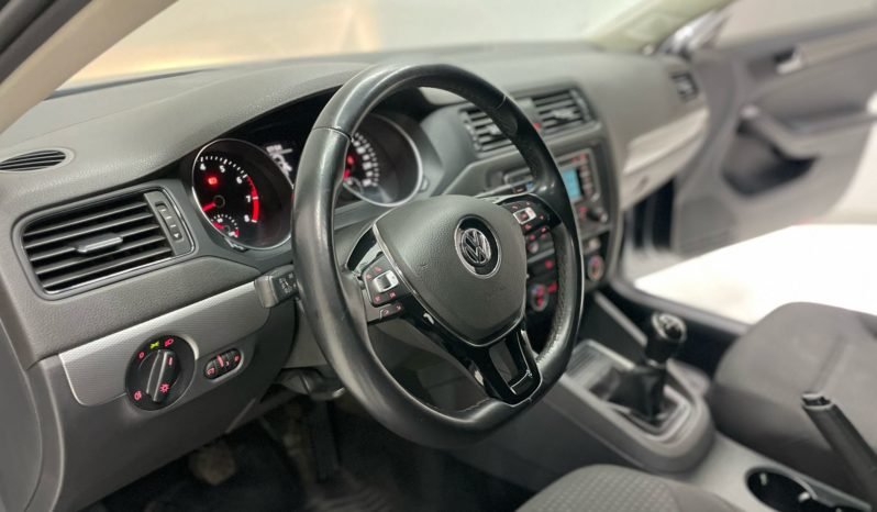 
								Volkswagen Vento Advance Summer 2015 con 108000Km lleno									