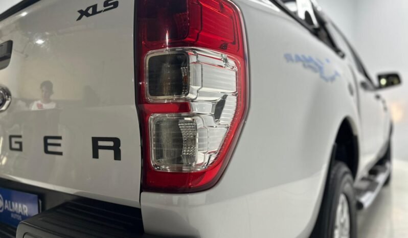 
								FORD RANGER DC XLS 4X2 CON 82.000KM lleno									