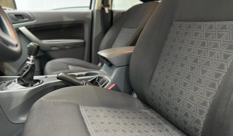 
								FORD RANGER DC XLS 4X2 CON 82.000KM lleno									