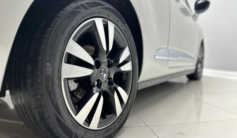 
								DS 3 VTI 120 SO CHIC AM32 CON 94.000KM lleno									