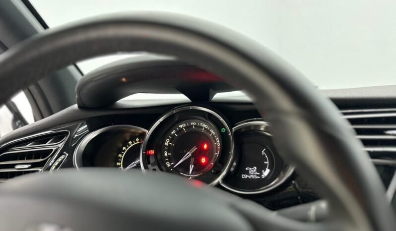 
								DS 3 VTI 120 SO CHIC AM32 CON 94.000KM lleno									