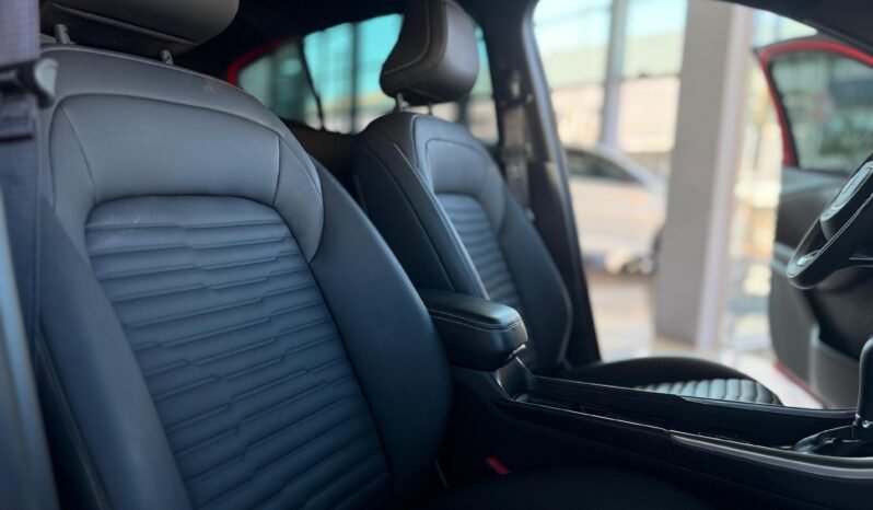 
								FIAT FASTBACK T270 1.3T AT6 CON 8.000KM lleno									