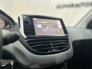 peugeot 208 2015 (11)