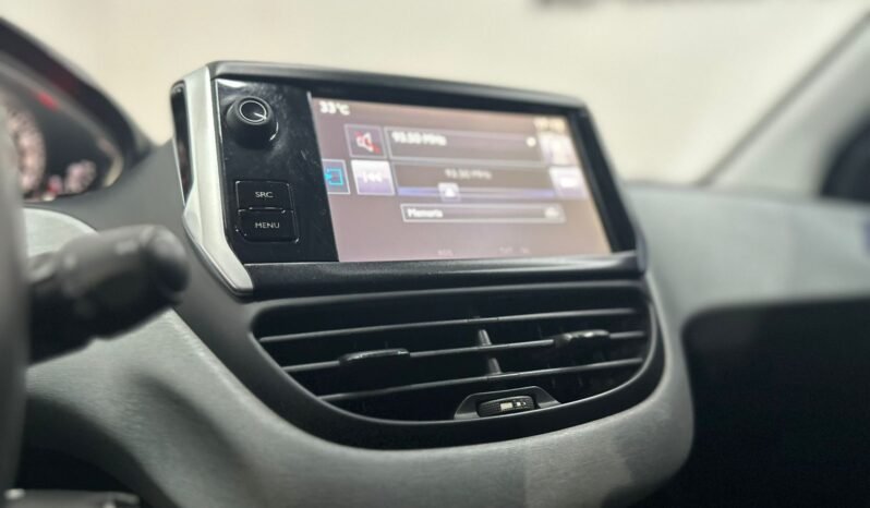 
								PEUGEOT 208 ALLURE 2015 CON 114.000KM lleno									