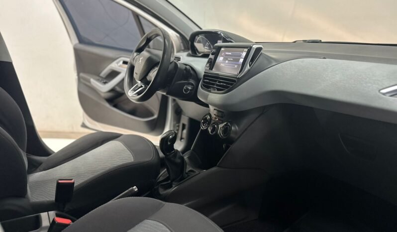 
								PEUGEOT 208 ALLURE 2015 CON 114.000KM lleno									