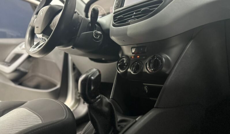 
								PEUGEOT 208 ALLURE 2015 CON 114.000KM lleno									