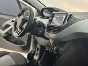 peugeot 208 2015 (9)