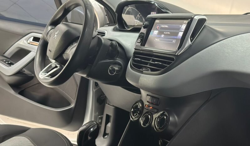 
								PEUGEOT 208 ALLURE 2015 CON 114.000KM lleno									