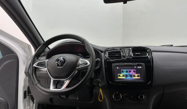 
								RENAULT LOGAN INTENS 2023 CON 13.000KM lleno									