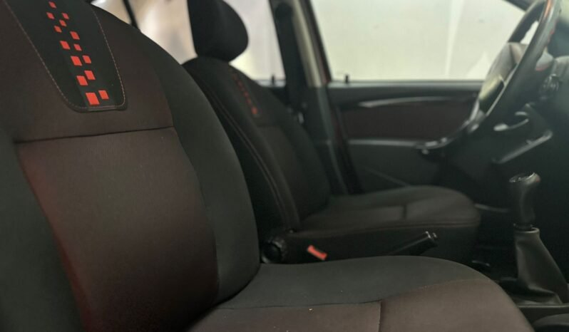 
								RENAULT SANDERO STEPWAY 2012 CON 120.000KM lleno									